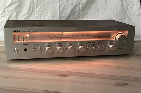 AKAI AA-1125 receiver