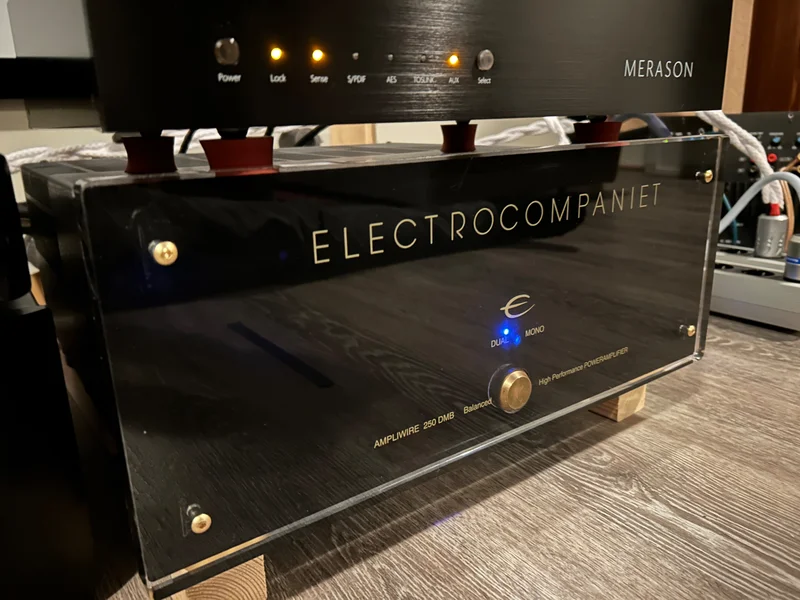 Electrocompaniet AW250 - Bild 1 av 2