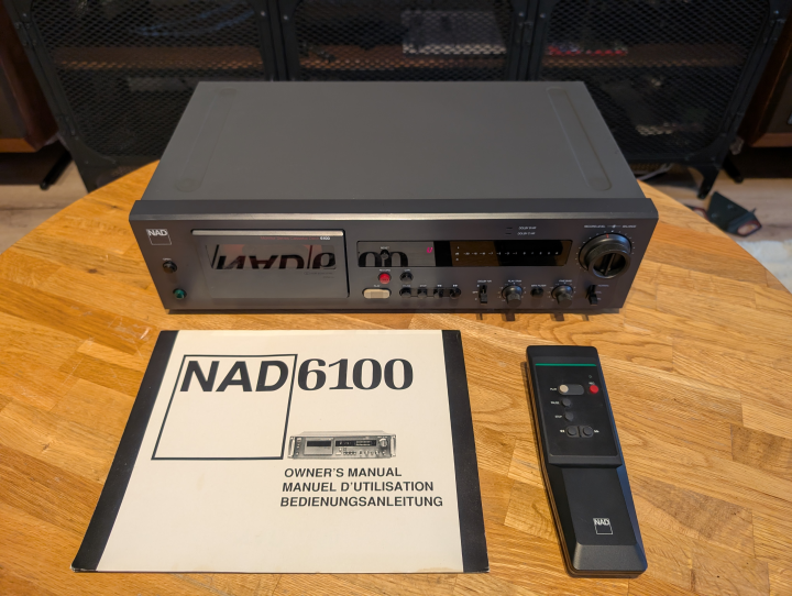 NAD 6100 Monitor Series. Kassettdäck som behöver service.