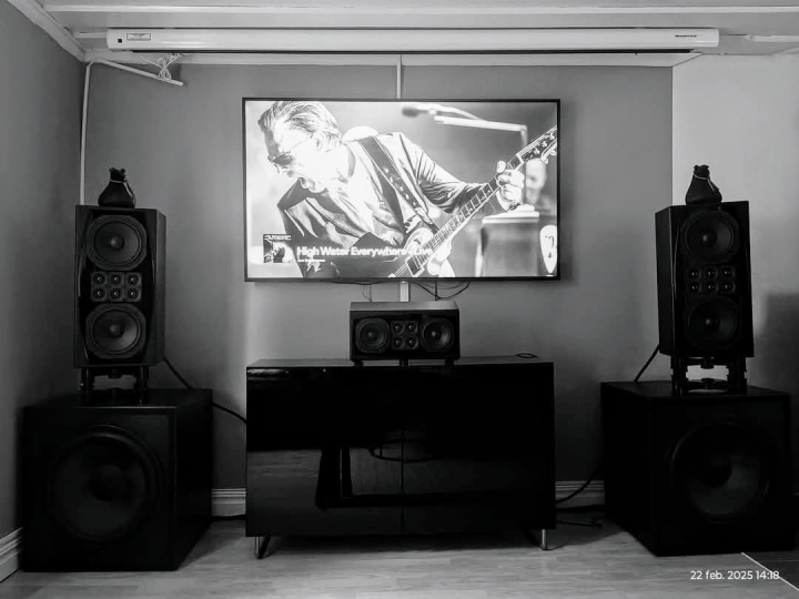 XTZ M8 Monitors, M6 center samt Emotiva BasX A3 slutsteg 