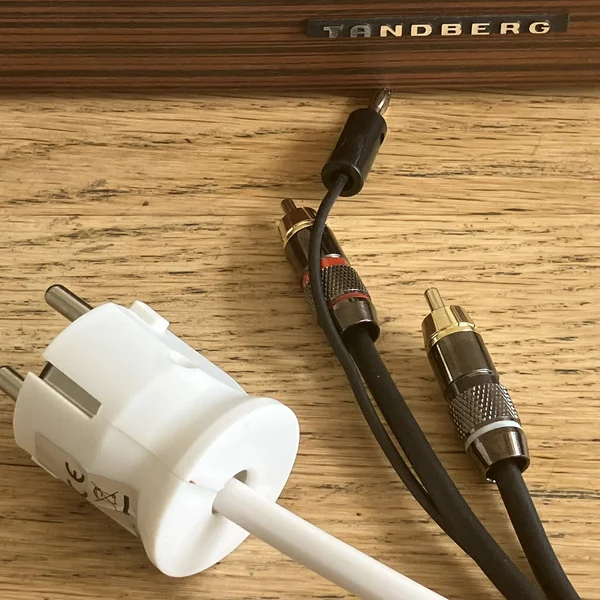 Thorens TD165 med Shure M91ED Thorens TD165 med Shure M91ED - Bild 9 av 11