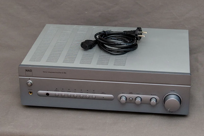 NAD C 352 - Kuva 1 / 4