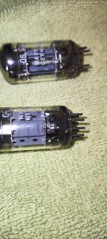 Matchat par philips miniwatt ECC81 60 fr&aring;n talet! - Bild 3 av 6