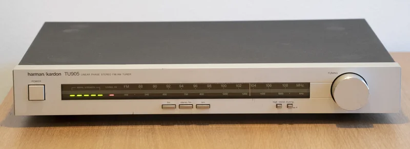 Harman Kardon TU905 Linear Phase Stereo FM/AM Tuner (1985-86) - Bild 1 av 6