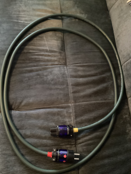 Furutech nätkabel.