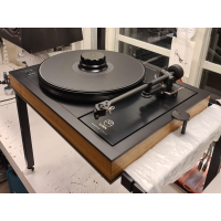 Linn Lp 12 Stack Audio Ref spelare med plinth i Alu och inlägg av faner i Black Walnut.