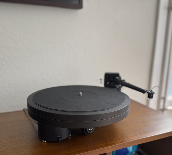 Kuzma Stabi S med Stogi Reference 9”, Hana ML pickup, Nordost Tyr phonokabel, Kuzma AC ström