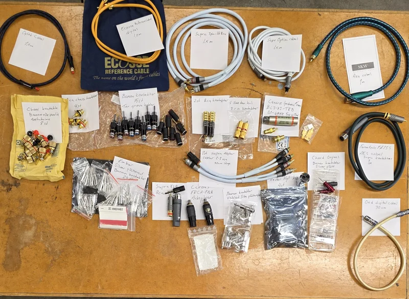 Blandade h&ouml;gkvalitets HiFi kablar och kontakter nya - Bild 1 av 2