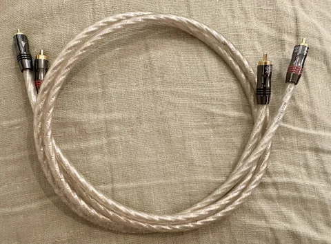 QED Qunex Silver Spiral Reference RCA - 1 m QED Qunex Silver Spiral Reference RCA - 1 m