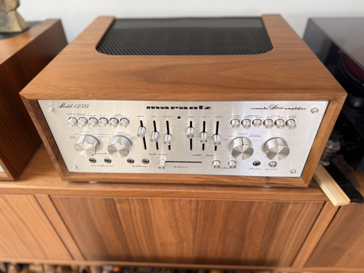 Marantz Model 1250, Integrerad förstärkare + Radiodel, Model 150 m. oscilloskop (WC22) 1977-1979