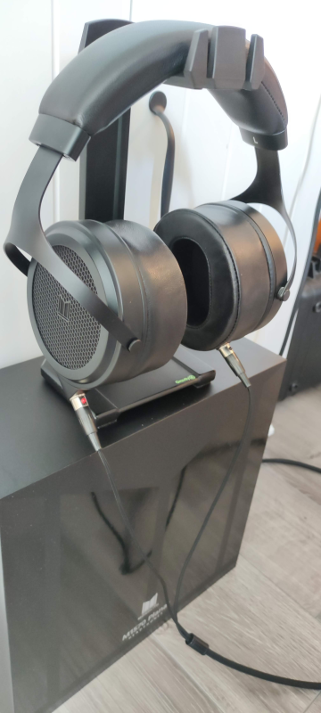 Monolith by Monoprice M1570 hörlurar - Bild 1 av 3