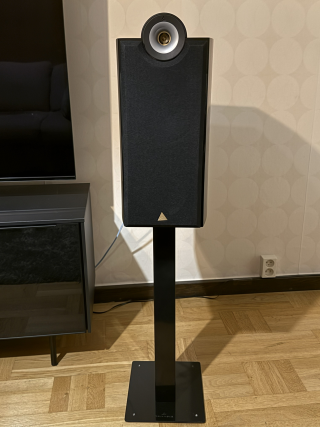 Triangle Genese Trio Jubileum – svart högblank, stativ ...