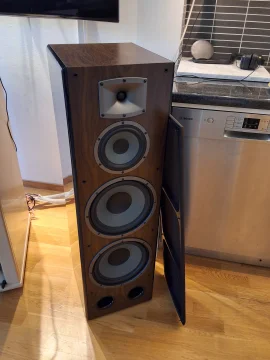 Dynavoice Högtalare i mycket fint skick.