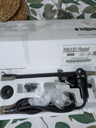 Rega RB330 tonarm