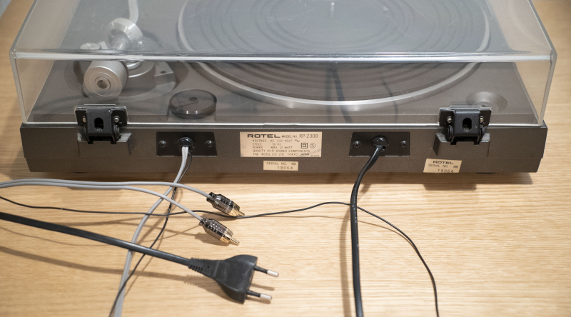 Rotel RP2300 Semi-Automatic Belt-Drive Turntable Rotel RP2300 Semi-Automatic Belt-Drive Turntable - Bild 4 av 4