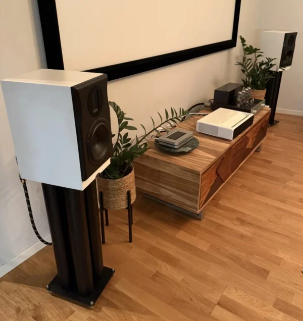 Neat Acoustics Majistra + Custom Design RS-304 - Bild 2 av 2