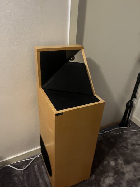 Larsen 8 i lönn utförande Larsen 8 i lönn utförande - Bild 2 av 2