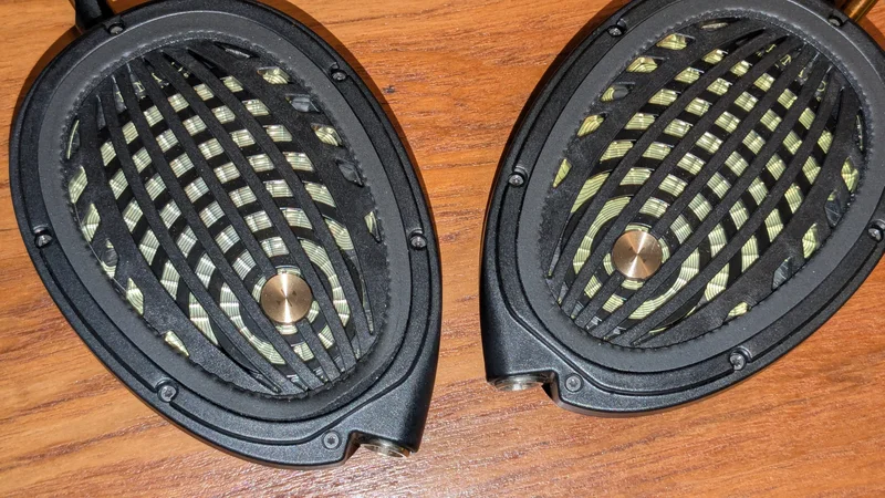Meze Empyrean (Endast ~100h) + Extra 4.3m originalkabel - Bild 4 av 8