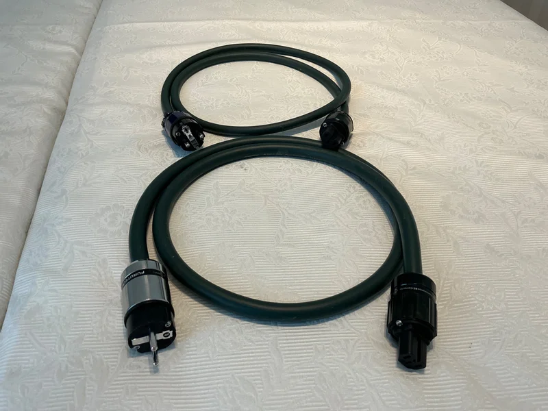 2 Furutech elkablar 1,5 meter 2 Furutech elkablar 1,5 meter - Bild 1 av 5
