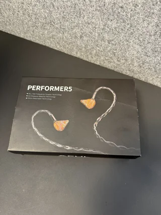 AFUL Performer 5 – nyskick, komplett i kartong