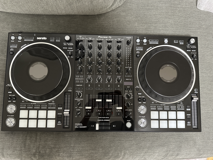 Pioneer DDJ-1000SRT (Serato) + Decksaver
