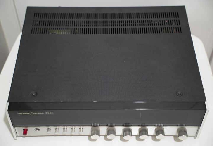 Harman Kardon 330 AM/FM Stereo Solid State Receiver (1974-76)