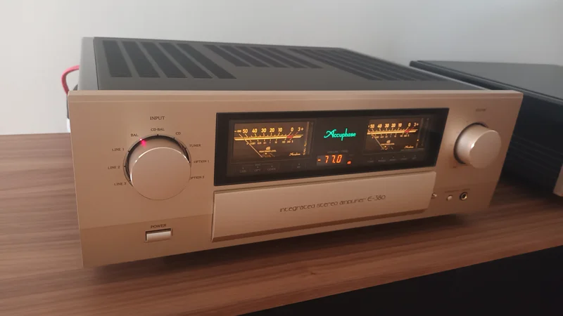 Accuphase e-380 Accuphase e-380 - Bild 2 av 2