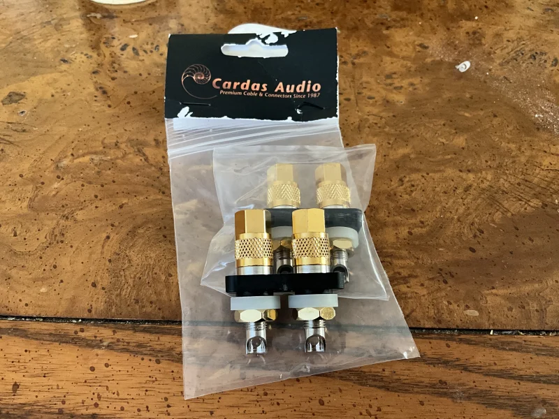 Cardas terminal h&ouml;gtalar kontakter - Bild 1 av 1