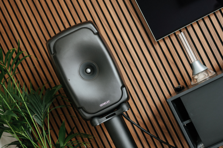 Genelec 8361A med unika högtalarstativ!