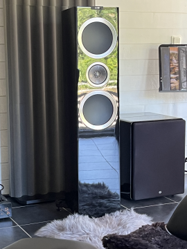 Kef R900