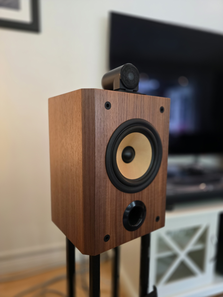 B&W Matrix 805 – High-end stativhögtalare i originalkartong