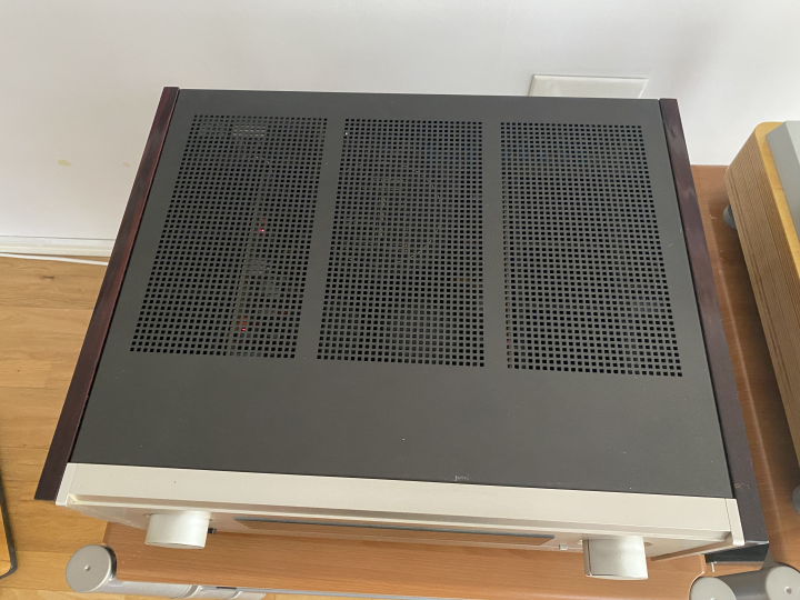 Accuphase E-305