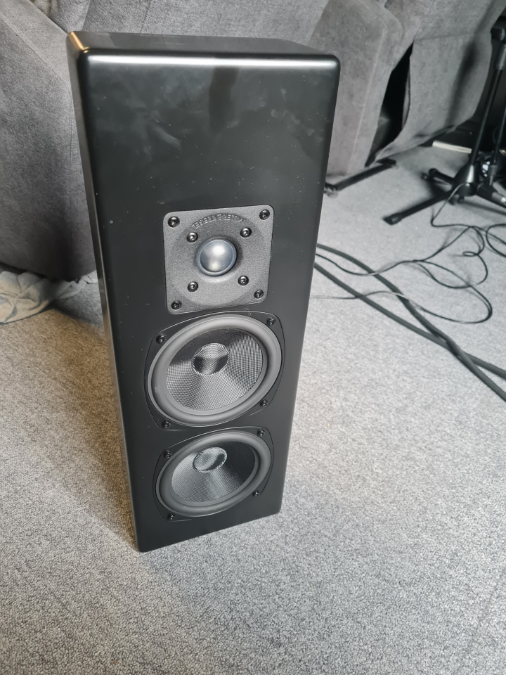 1 M&K Sound MP950 – THX-certifierad on-wall-högtalare