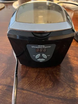 Ultrasonic cleaner for CDs