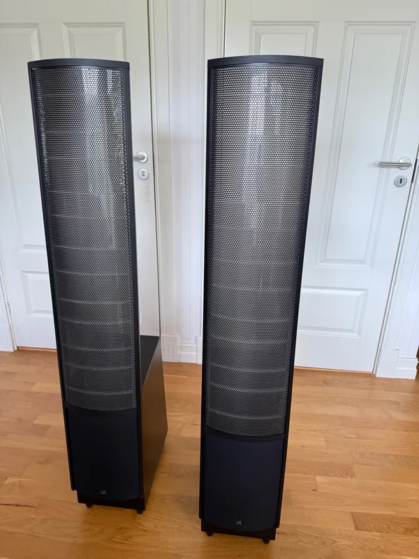 Martin Logan ElectroMotion ESL med Originalkartonger. F&ouml;rsta &auml;garen - Bild 1 av 8