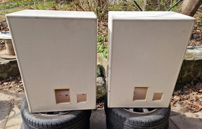 Tv&aring; tomma l&aring;dor 12". - Bild 2 av 8