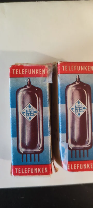 Matchat par Telefunken ECC81 (NOS) med 45-graders Matchat par Telefunken ECC81 (NOS) med 45-graders - Bild 2 av 5