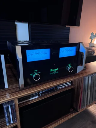 Mcintosh C2300 forforsterker sammen med MC452 effekt