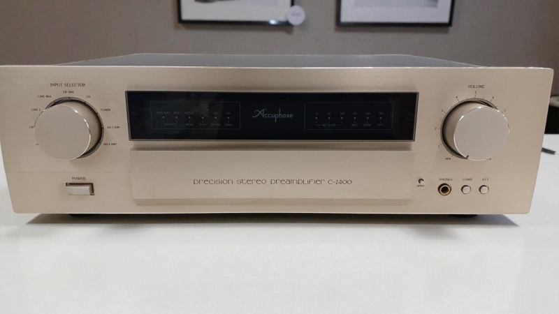 Accuphase C-2400 - Bild 1 av 4