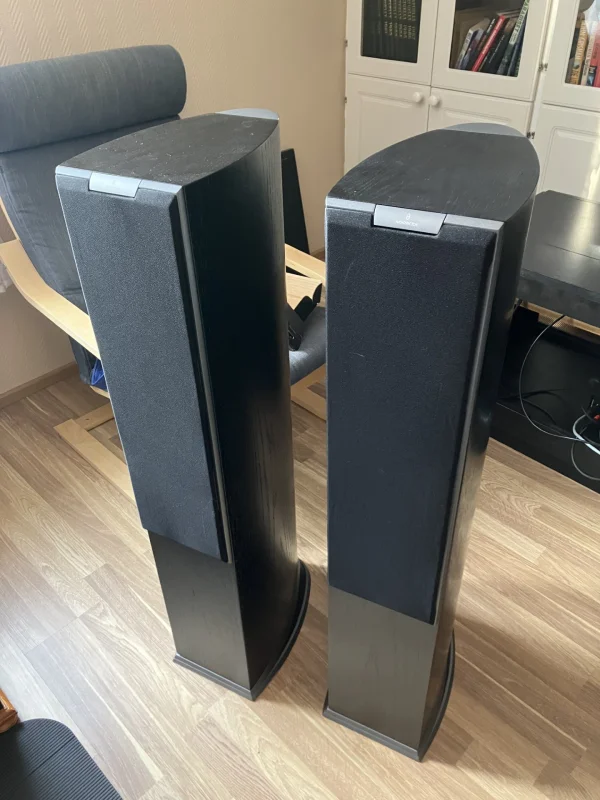 Audiovector R3 signature Black ash - Bild 1 av 3