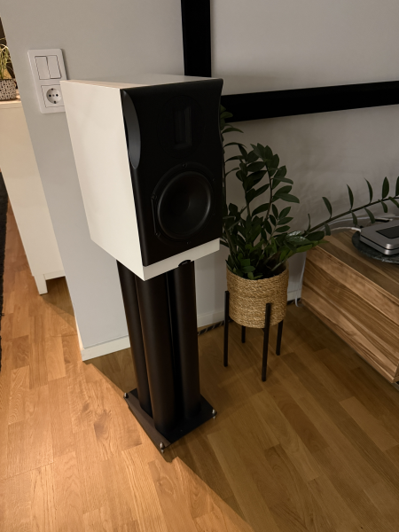 Neat Acoustics Majistra + Custom Design RS-304 - Bild 3 av 3