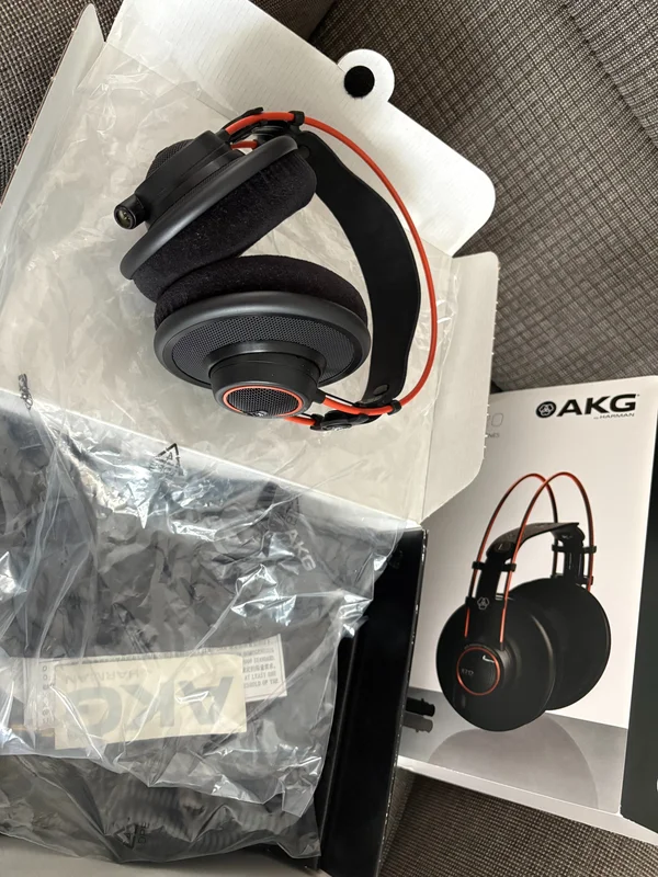 AKG K712 Pro &ndash; &ouml;ppna referensh&ouml;rlurar i mycket fint skick - Bild 2 av 3
