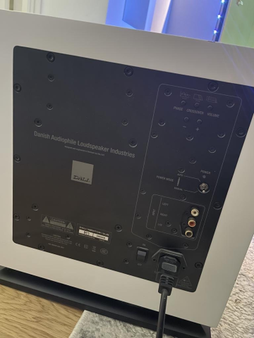 premium subwoofer DALI SUB P-10 