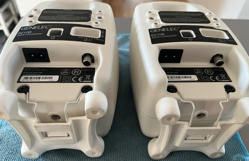 Genelec 6010B &ndash; vitt par i fint skick - Bild 5 av 8