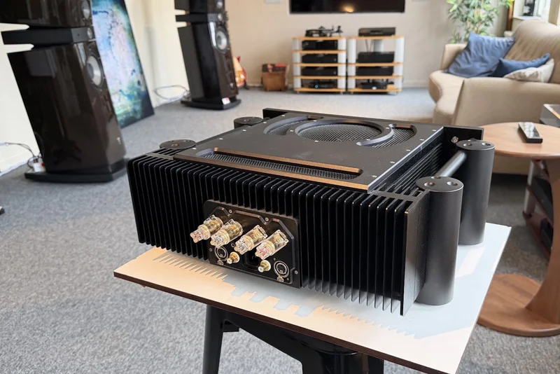 Chord Electronics - Ultima 6 - Slutsteg 2X180w -Demoex Chord Electronics - Ultima 6 - Slutsteg 2X180w -Demoex - Bild 2 av 2