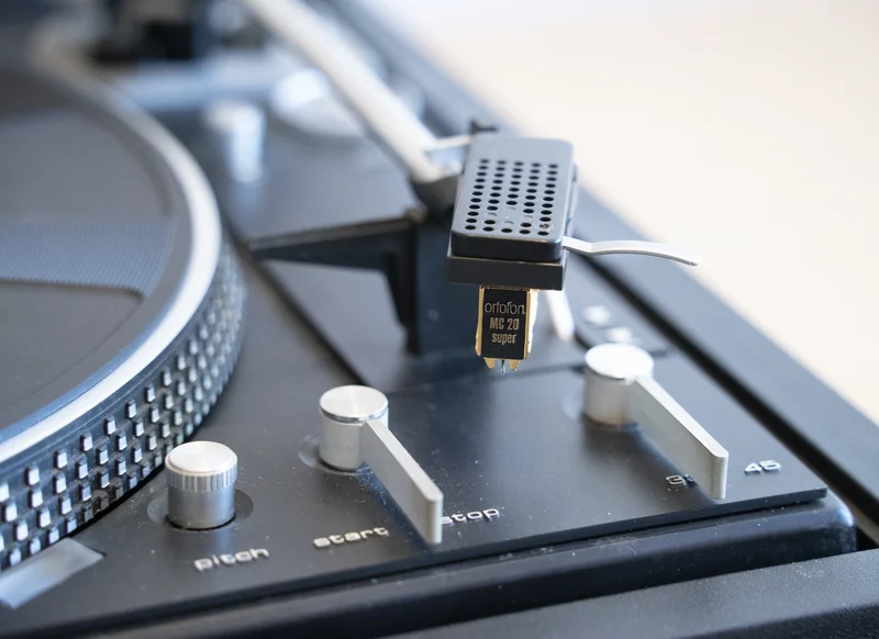 Dual 721 2-Speed Direct-Drive Turntable (1976-1979) - Bild 3 av 7