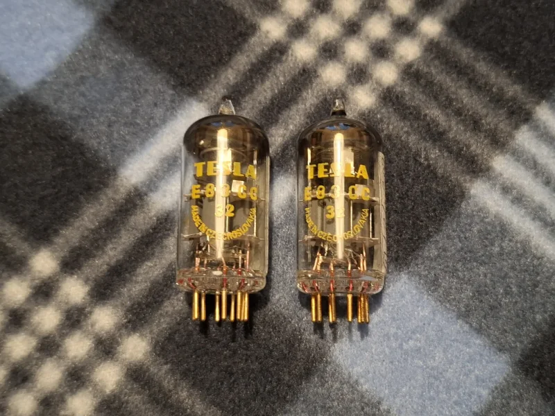 E83CC Tesla Yellow Print Gold Pins (ECC83) NOS radior&ouml;r - Bild 1 av 4
