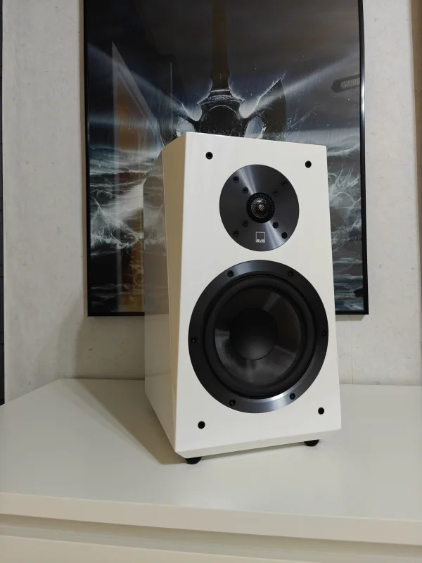 SVS Ultra Bookshelf vit pianolack  - Bild 7 av 7