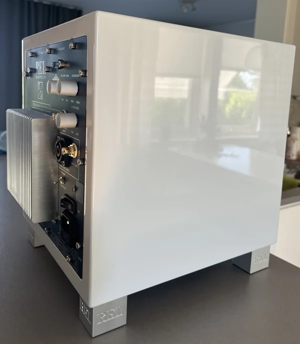 REL T5i Subwoofer &ndash; Vit h&ouml;gblank &ndash; Mycket fint skick - Bild 2 av 8