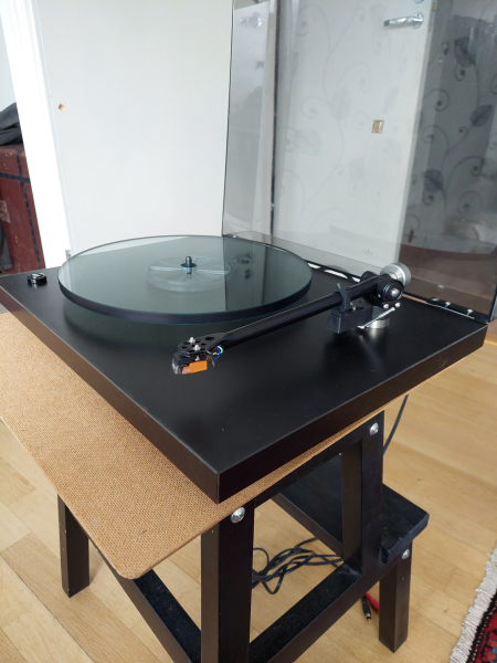 Rega p3 skivspelare  - Bild 2 av 4